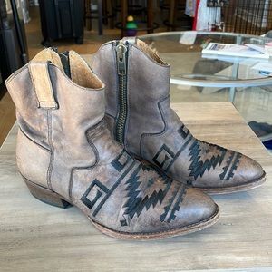 Matisse Cowboy Booties with Black Stitching